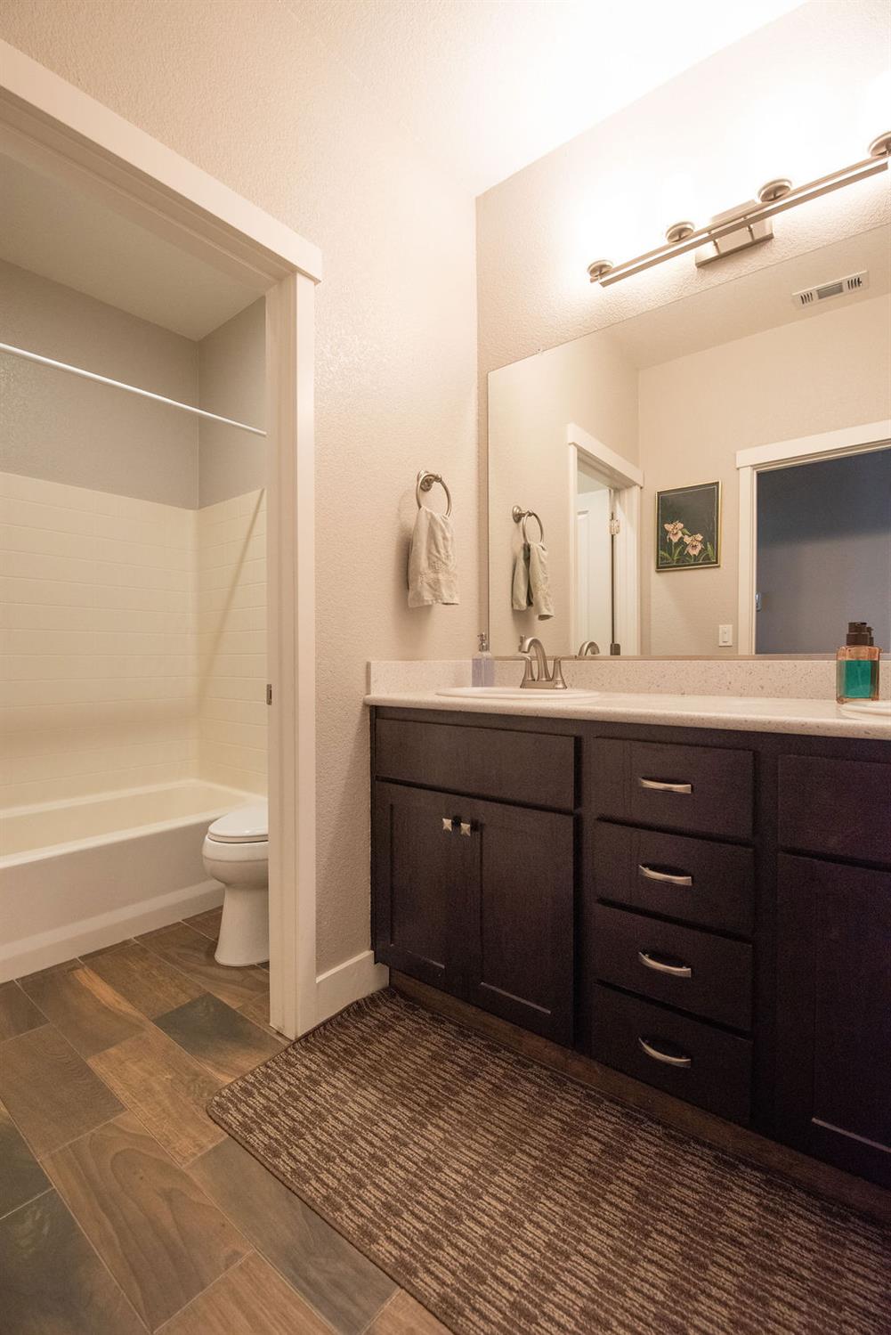 2360 Mustang Dr, Oakdale, CA 95361