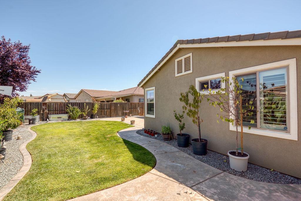 2360 Mustang Dr, Oakdale, CA 95361