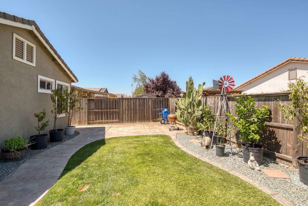 2360 Mustang Dr, Oakdale, CA 95361