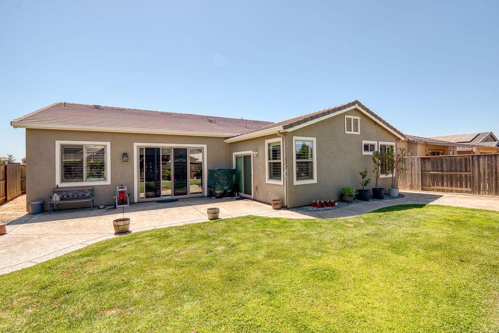 2360 Mustang Dr, Oakdale, CA 95361
