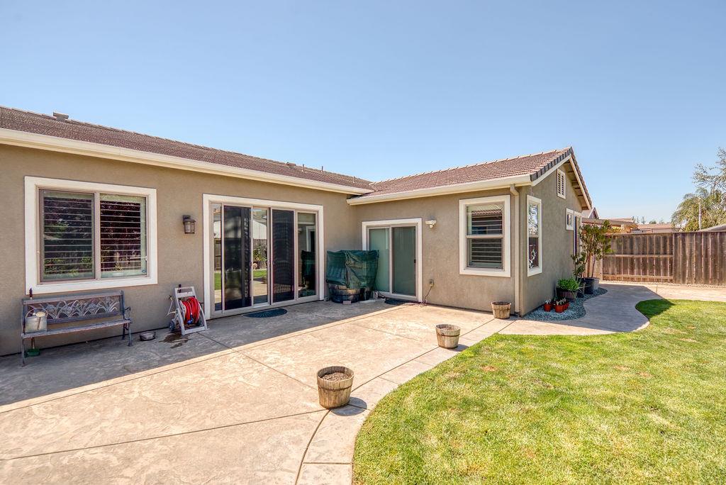 2360 Mustang Dr, Oakdale, CA 95361