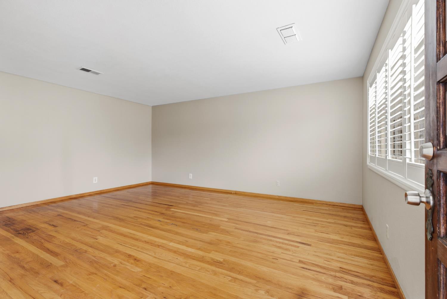 2105 Zinfandel Ln, Turlock, CA 95380
