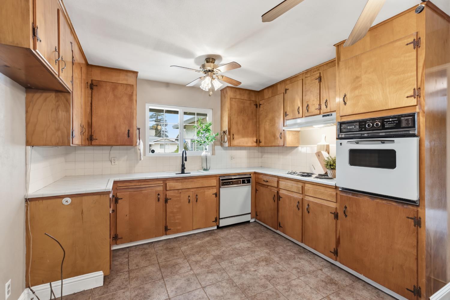 2105 Zinfandel Ln, Turlock, CA 95380