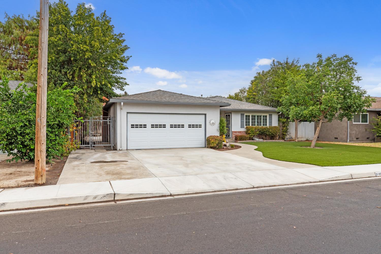 2105 Zinfandel Ln, Turlock, CA 95380