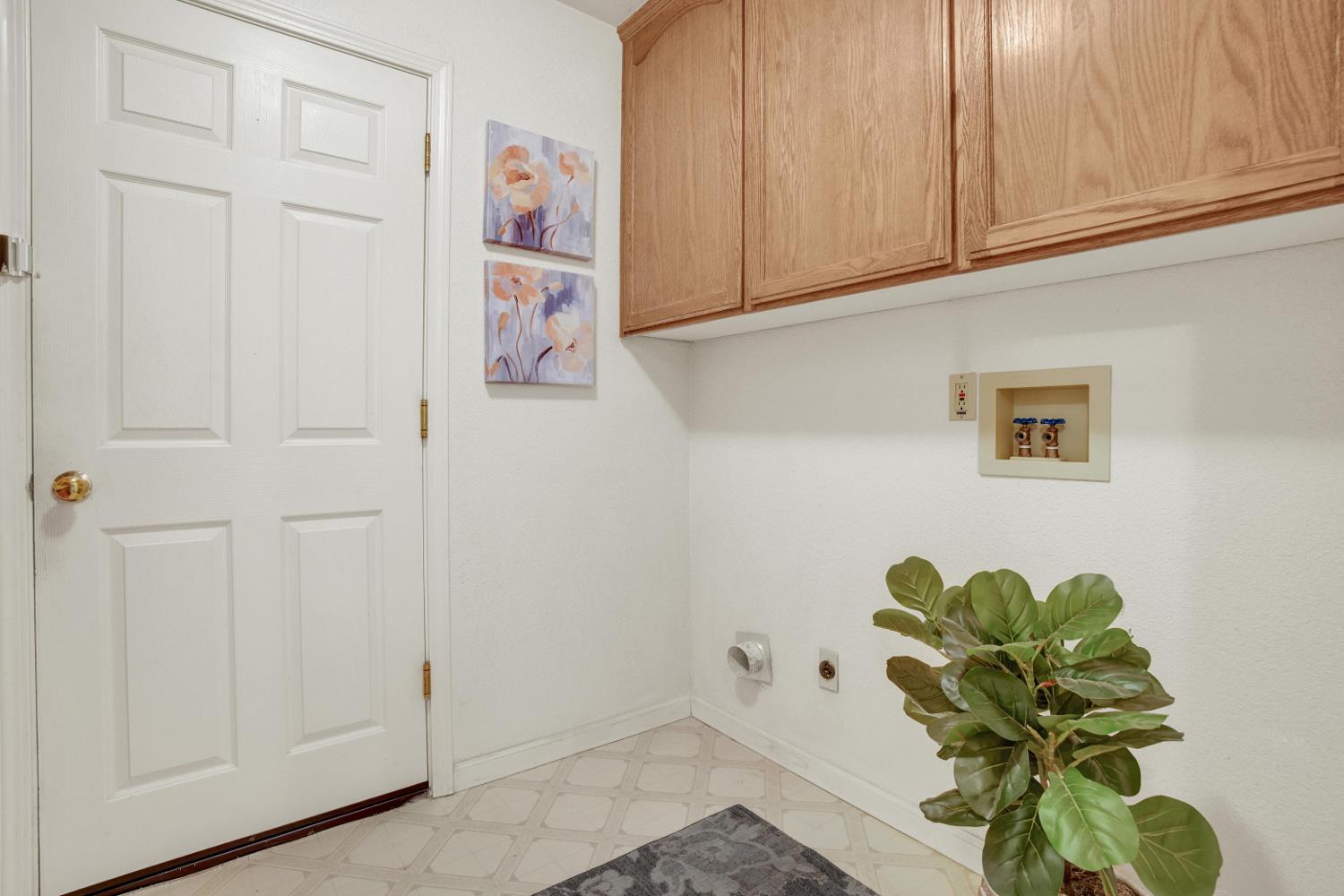 2071 N Daubenberger Rd, Turlock, CA 95382