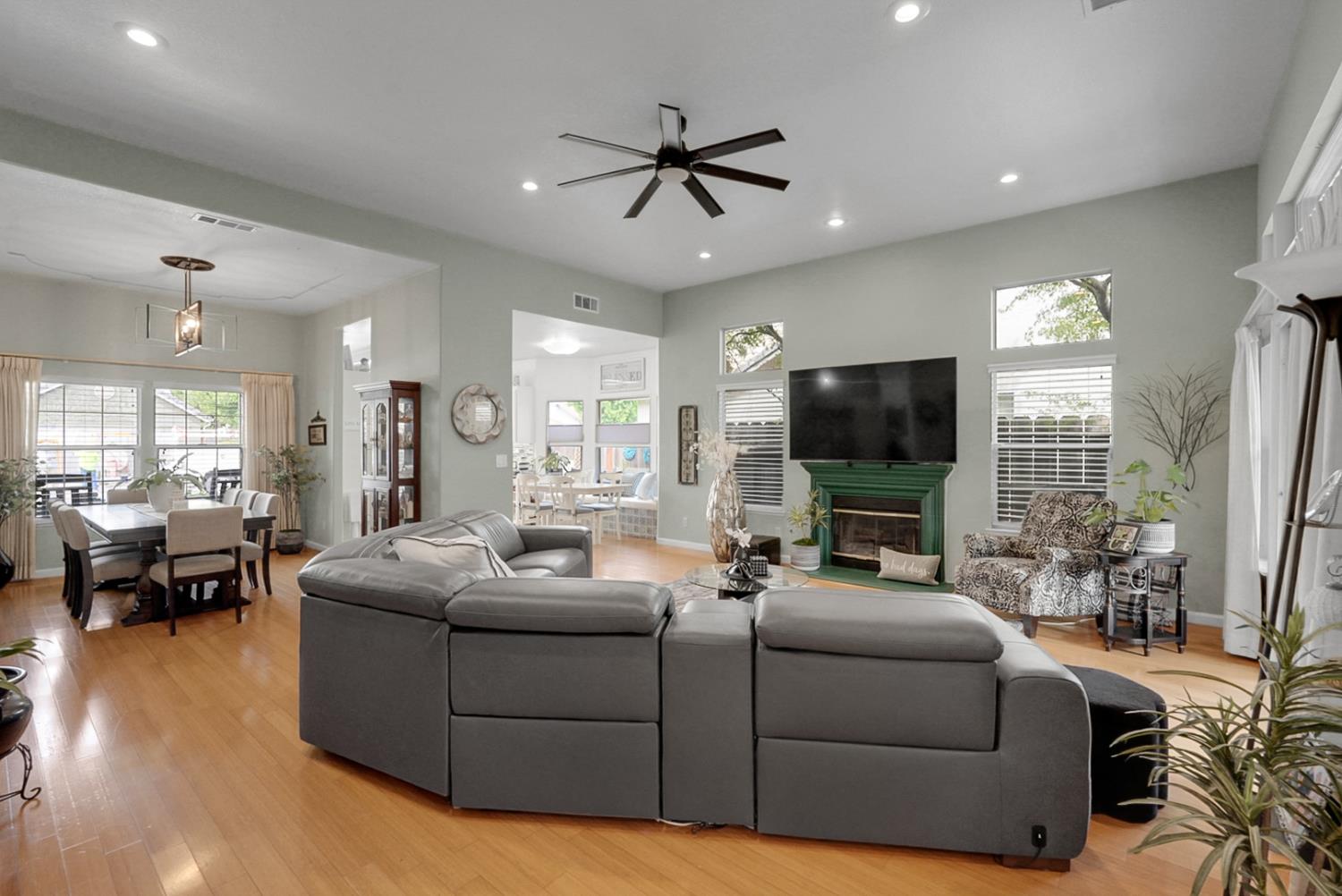 2650 Nicklaus Dr, Turlock, CA 95382