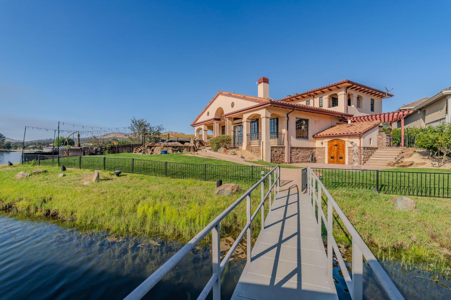 113 Waterfront Ct, Copperopolis, CA 95228