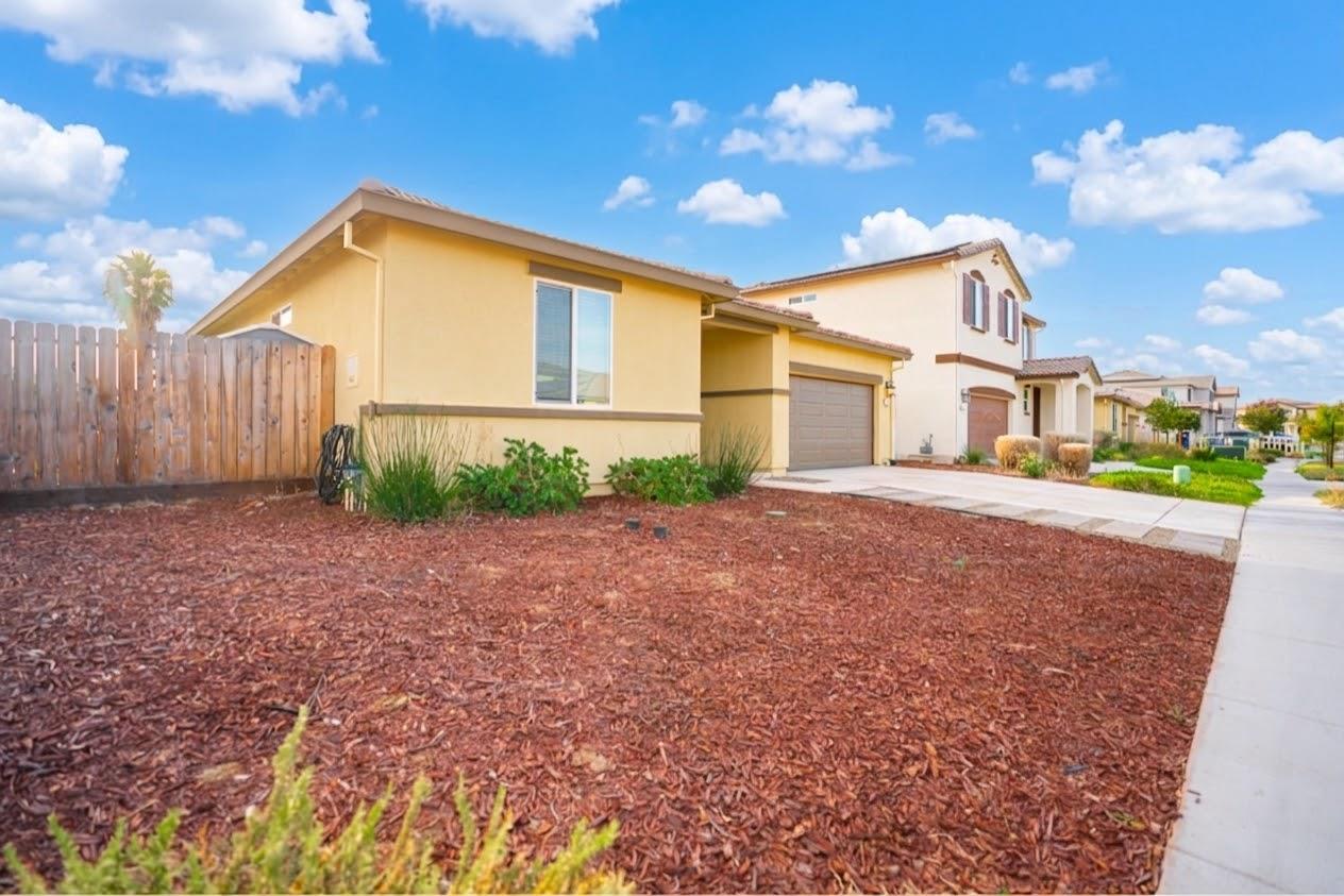 329 Lolly Way, Los Banos, CA 93635