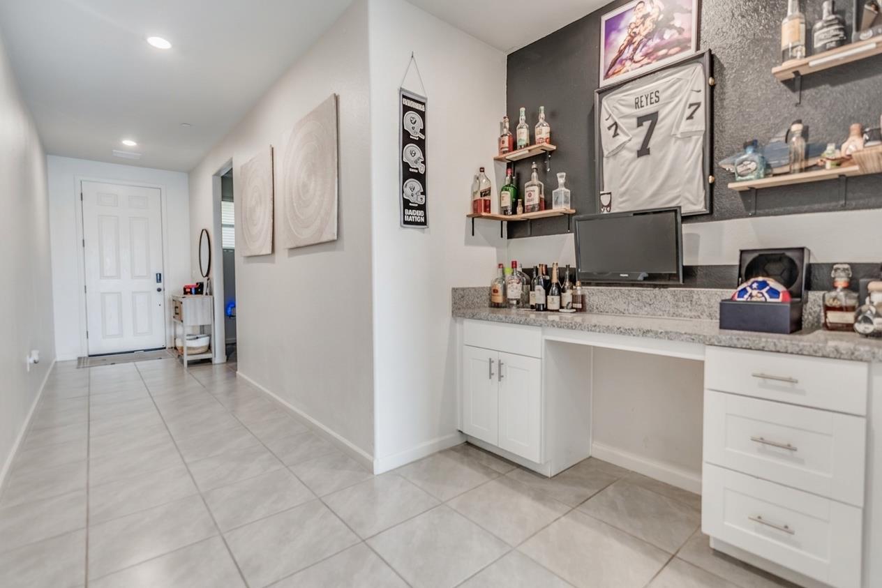 329 Lolly Way, Los Banos, CA 93635