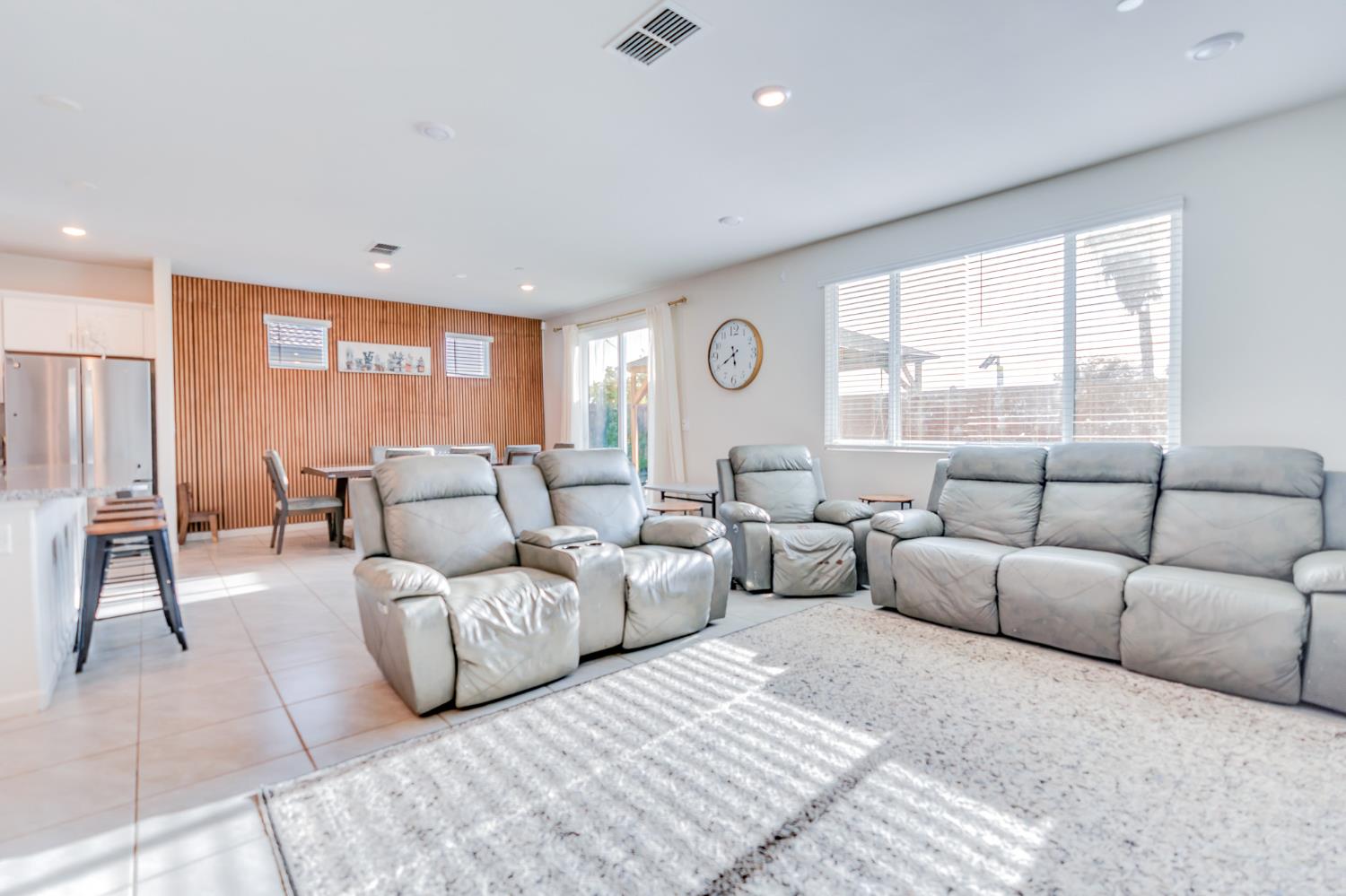 329 Lolly Way, Los Banos, CA 93635