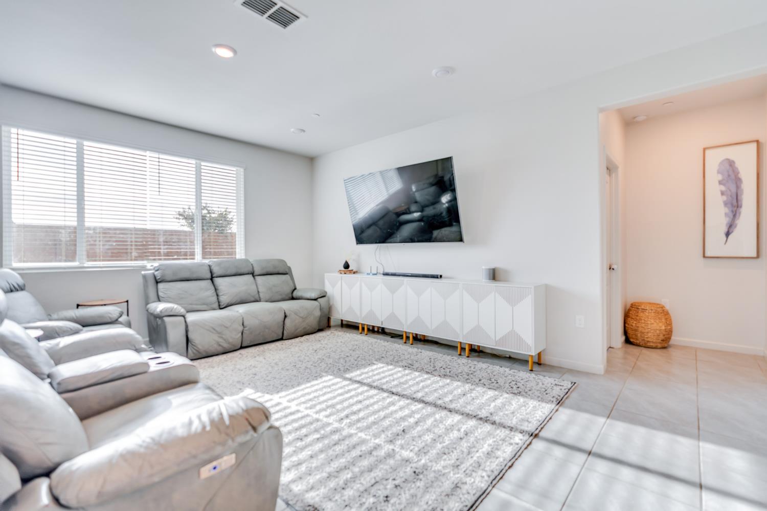 329 Lolly Way, Los Banos, CA 93635