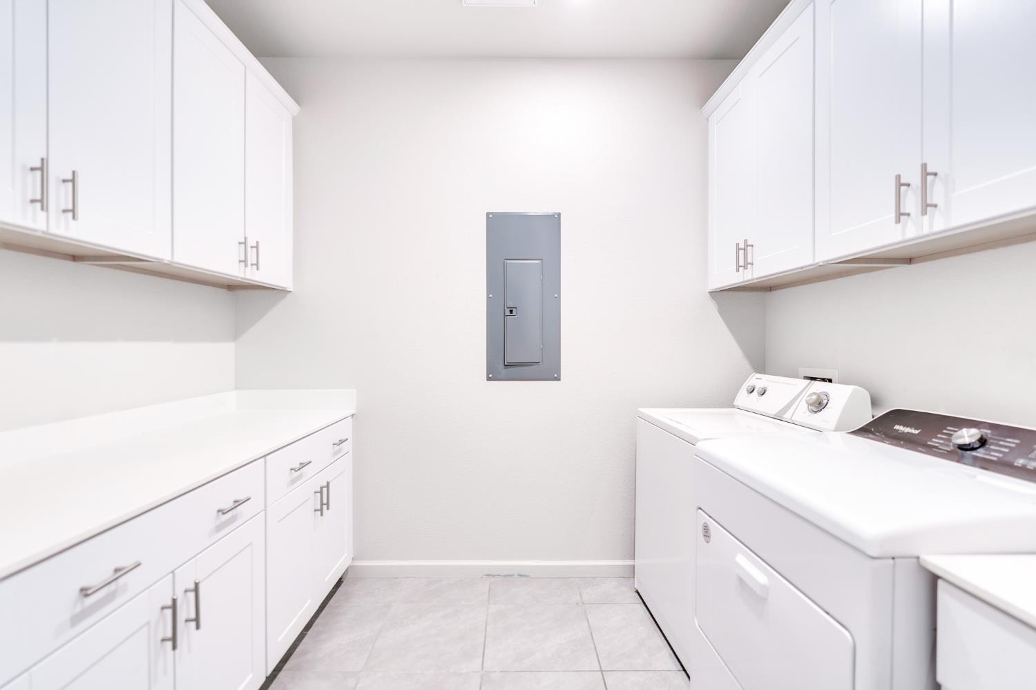 329 Lolly Way, Los Banos, CA 93635