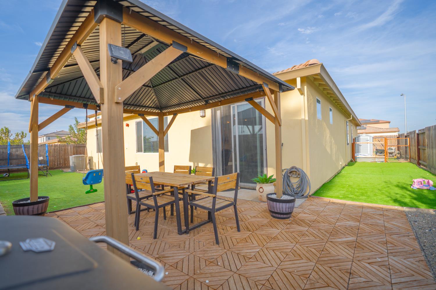 329 Lolly Way, Los Banos, CA 93635