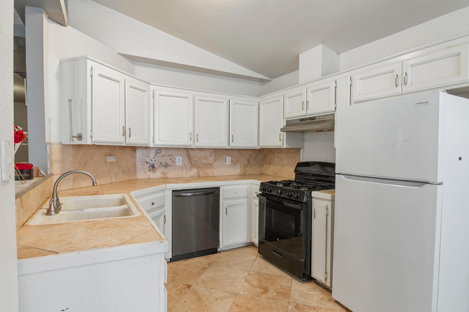 6611 Cobble Dr, Winton, CA 95388