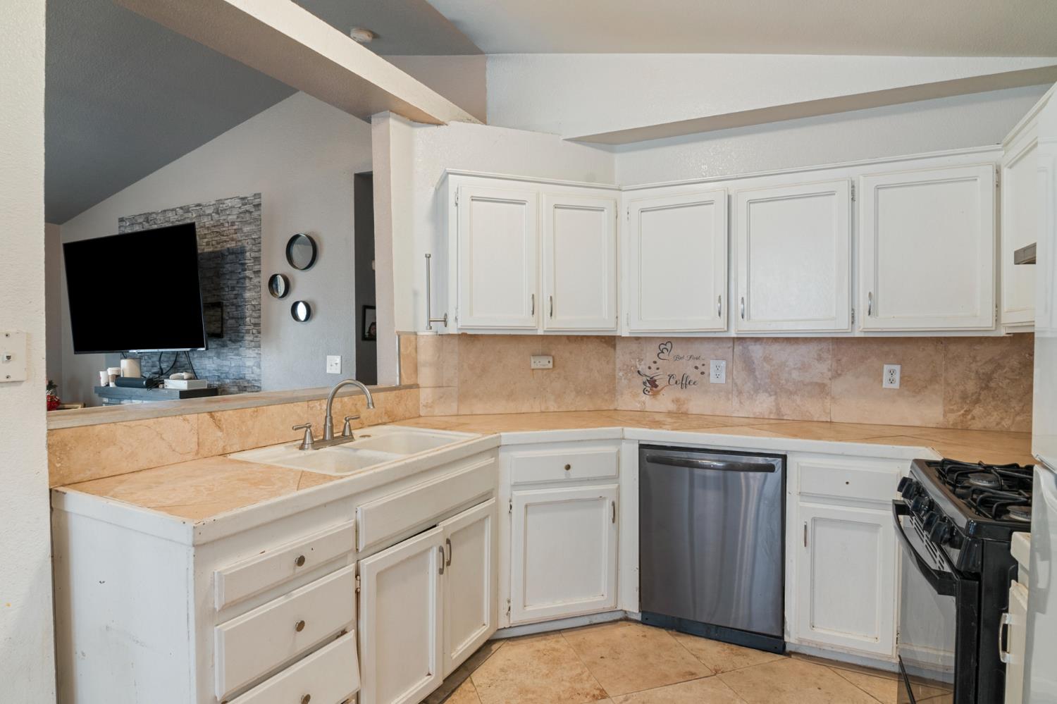 6611 Cobble Dr, Winton, CA 95388
