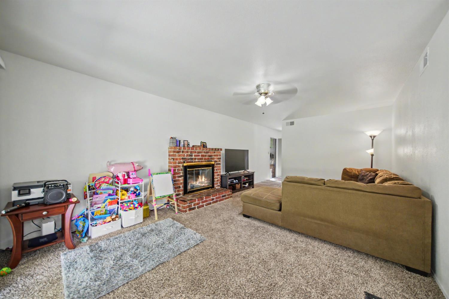 1531 W Rumble Rd, Modesto, CA 95350