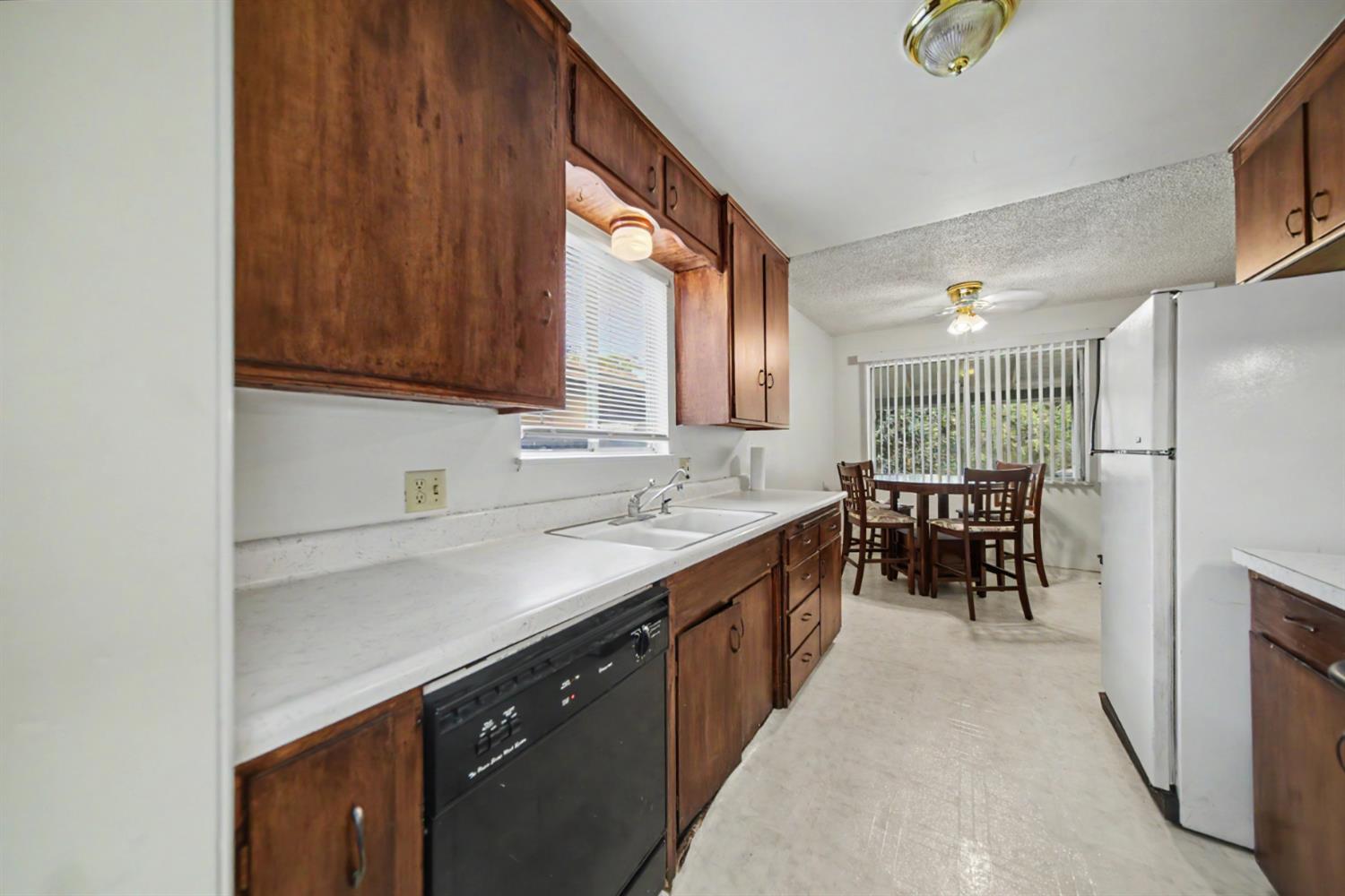 1533 1535 W Rumble Rd, Modesto, CA 95350