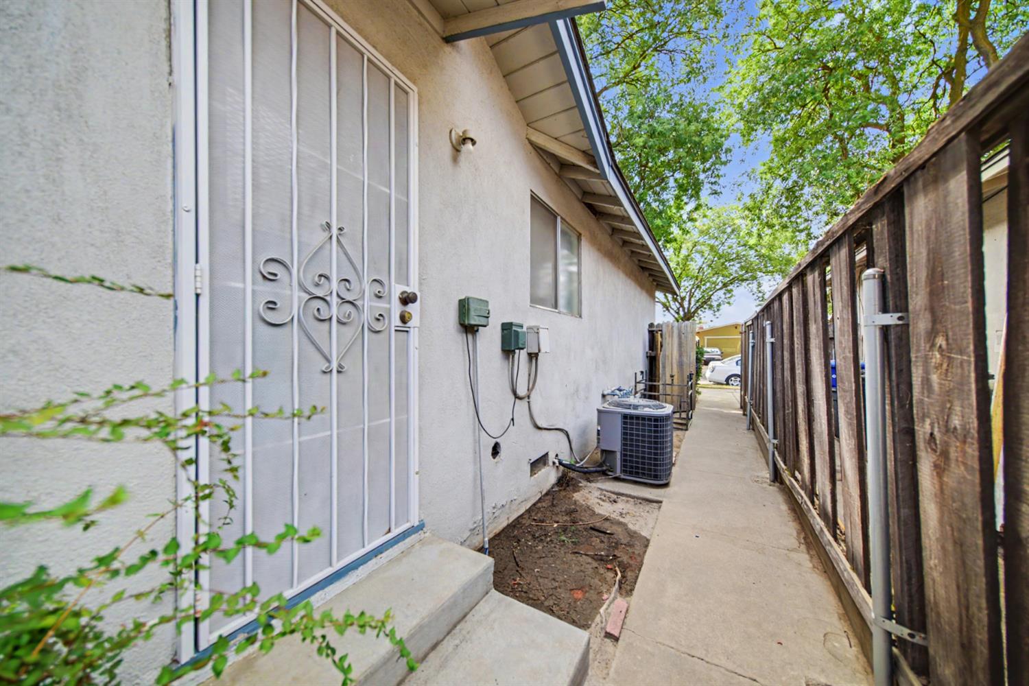 1533 1535 W Rumble Rd, Modesto, CA 95350