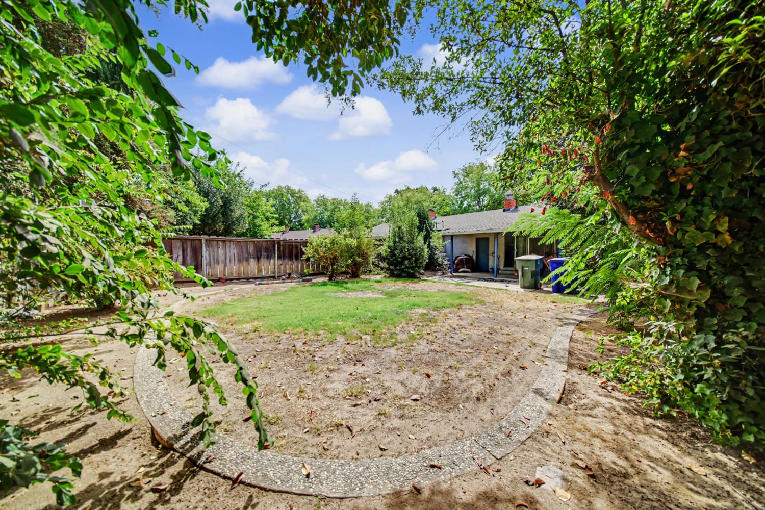 1533 1535 W Rumble Rd, Modesto, CA 95350
