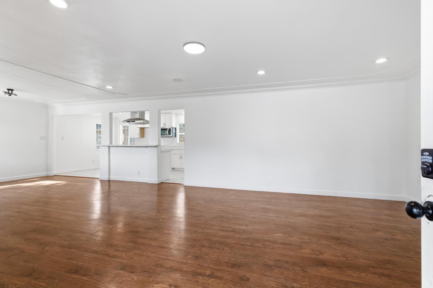 553 Lincoln Ave, Modesto, CA 95354