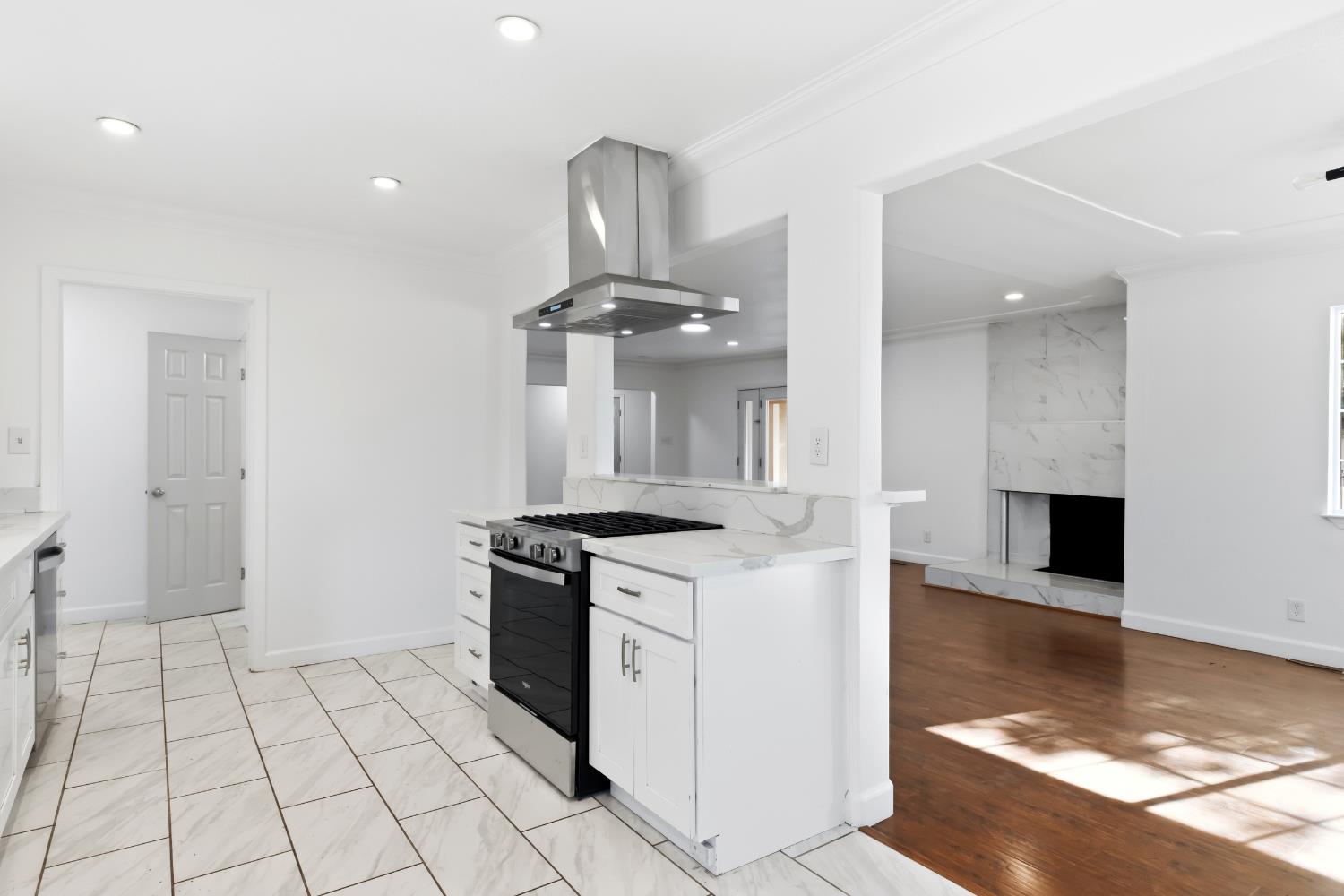 553 Lincoln Ave, Modesto, CA 95354