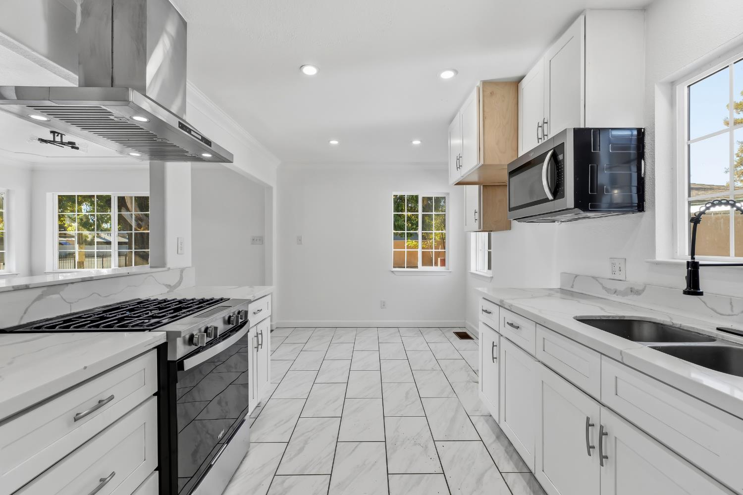 553 Lincoln Ave, Modesto, CA 95354