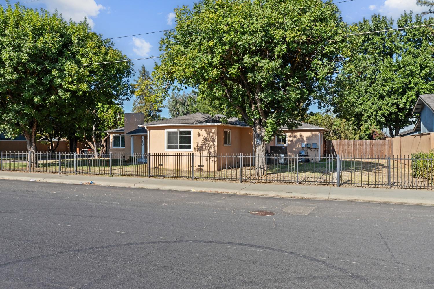 553 Lincoln Ave, Modesto, CA 95354