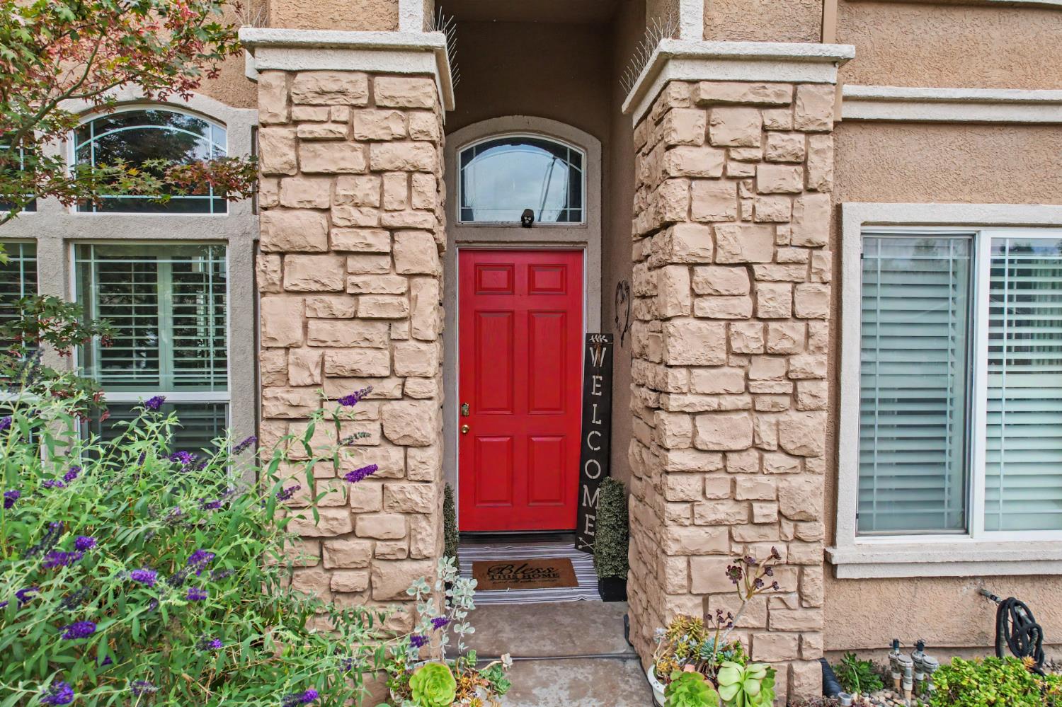 2226 Ryanlee Dr, Riverbank, CA 95367