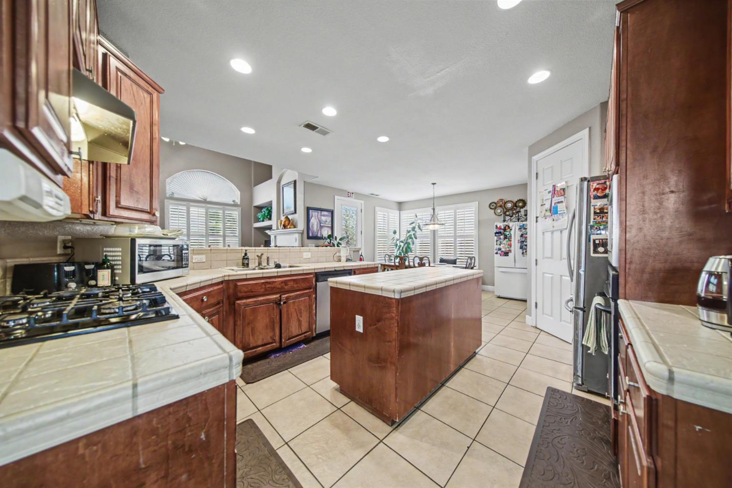 2226 Ryanlee Dr, Riverbank, CA 95367