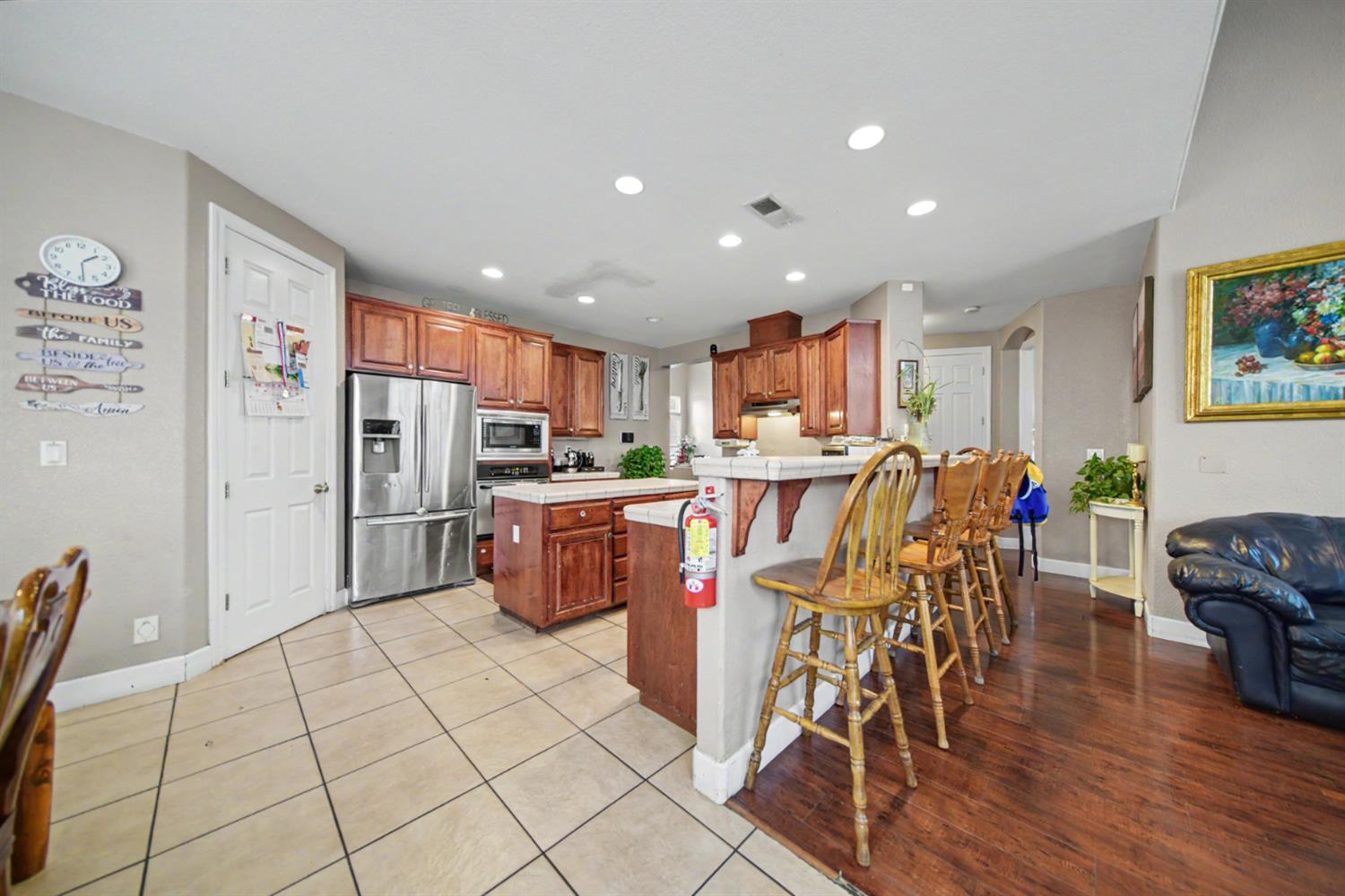 2226 Ryanlee Dr, Riverbank, CA 95367