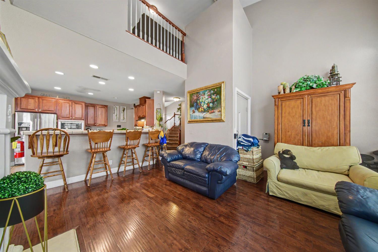 2226 Ryanlee Dr, Riverbank, CA 95367