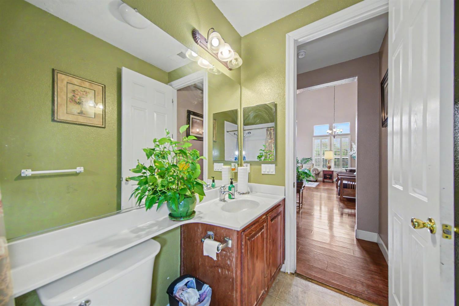 2226 Ryanlee Dr, Riverbank, CA 95367