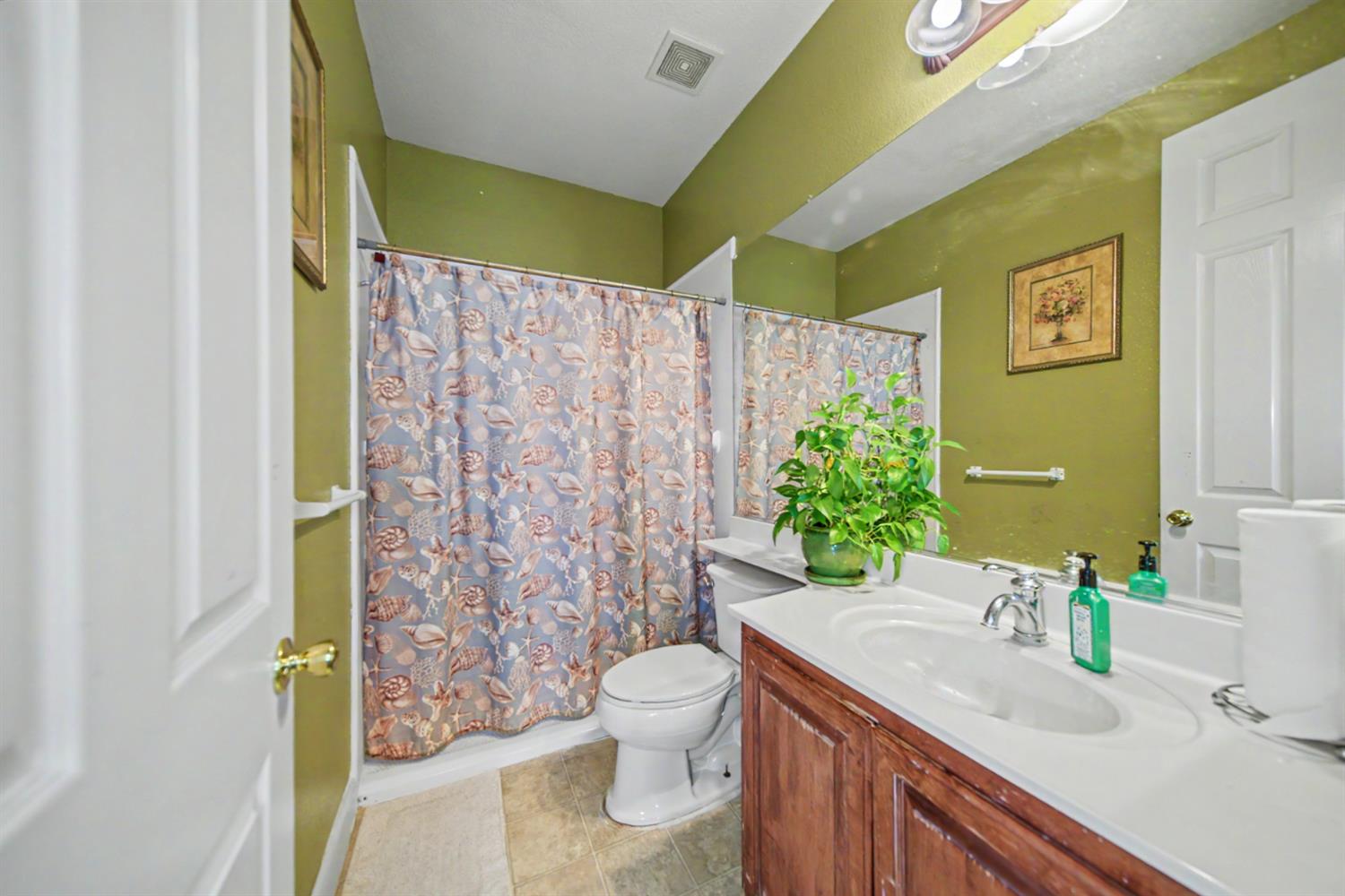 2226 Ryanlee Dr, Riverbank, CA 95367