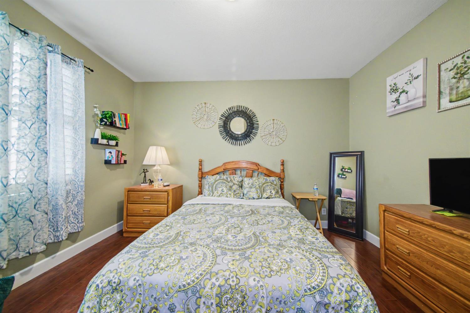 2226 Ryanlee Dr, Riverbank, CA 95367