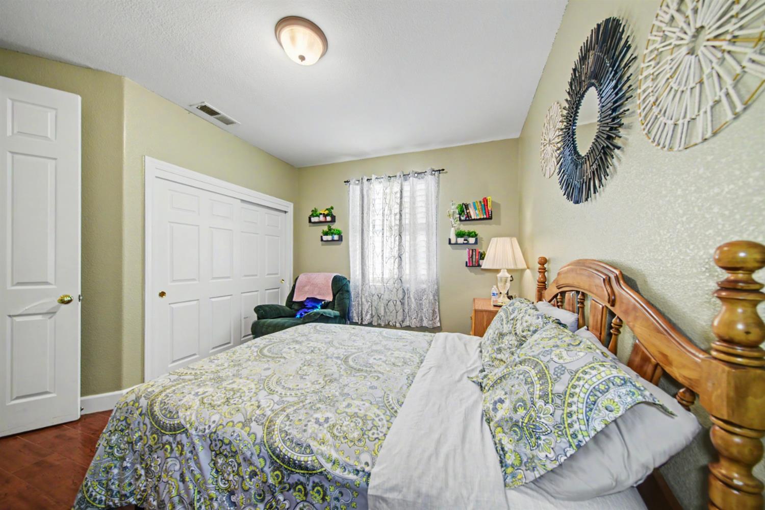 2226 Ryanlee Dr, Riverbank, CA 95367