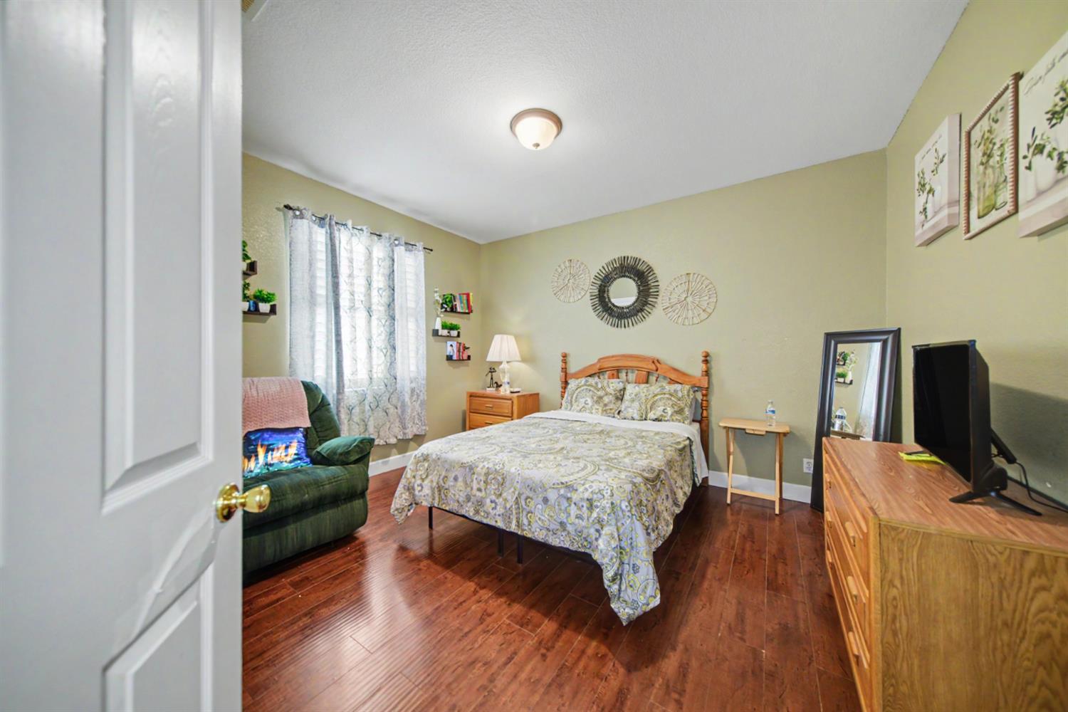 2226 Ryanlee Dr, Riverbank, CA 95367