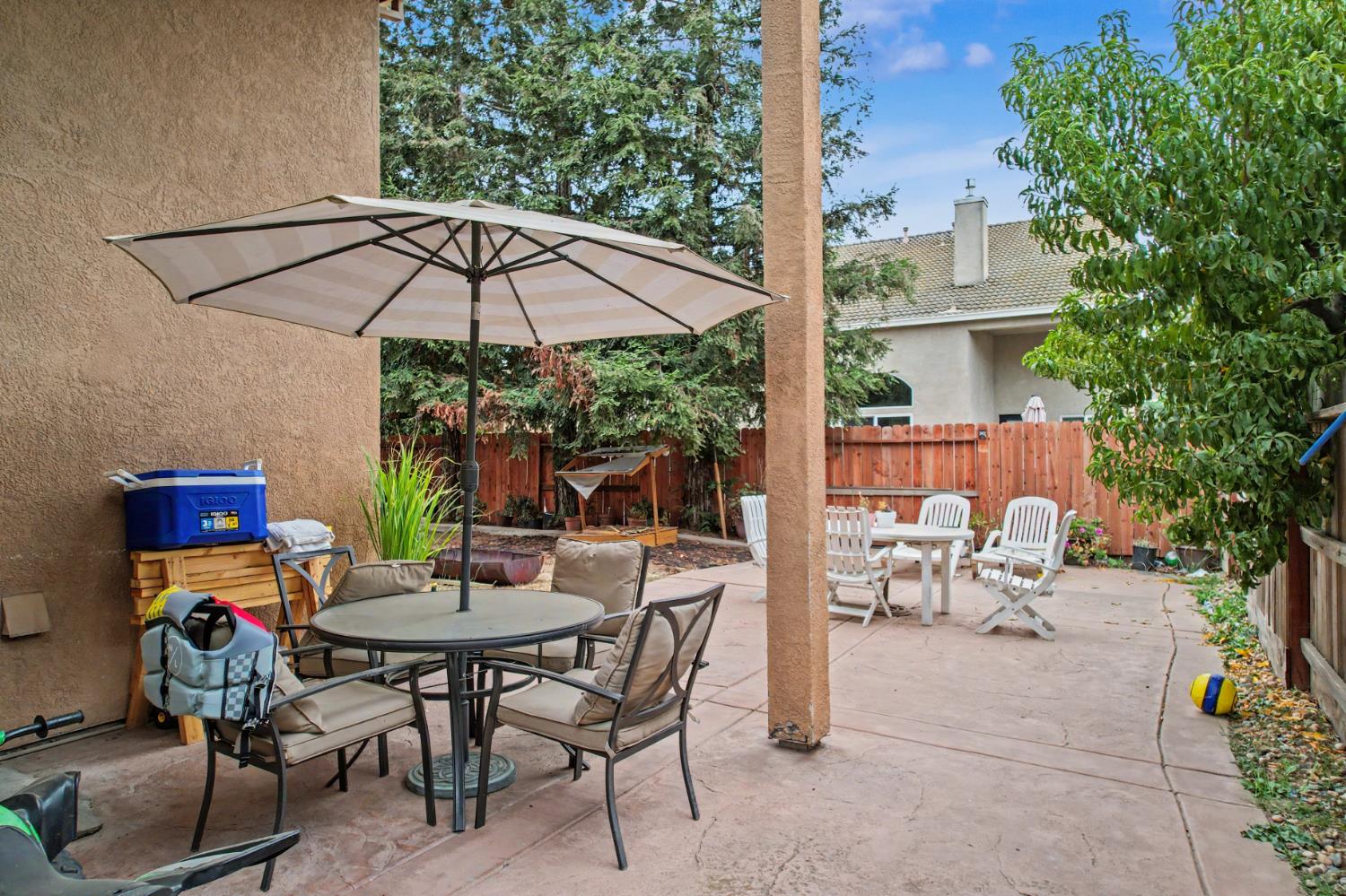 2226 Ryanlee Dr, Riverbank, CA 95367