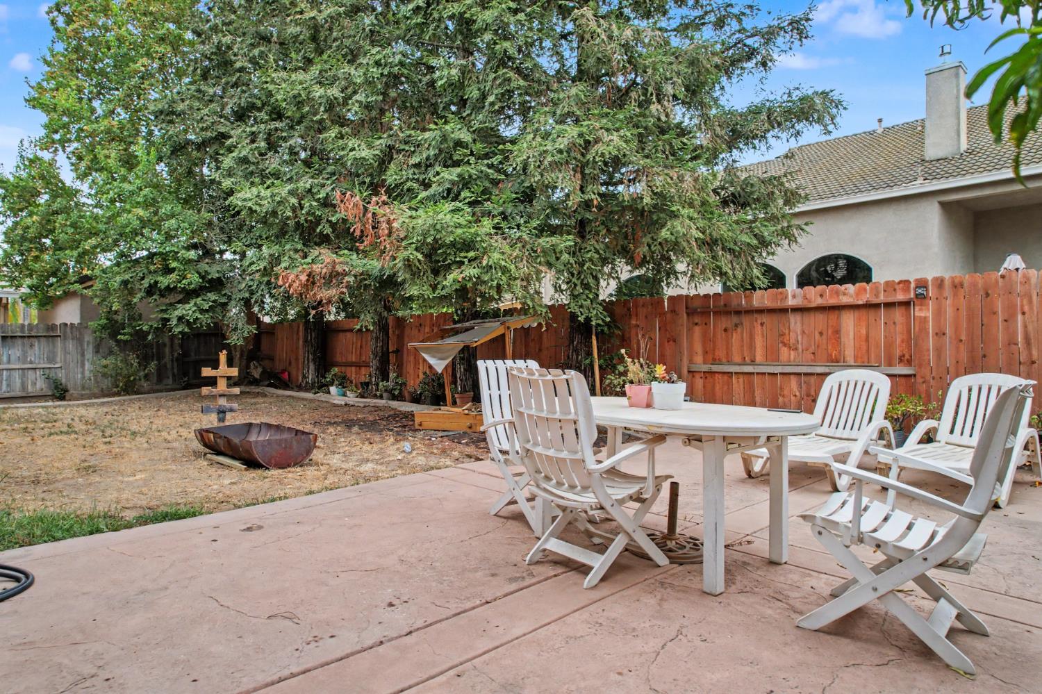 2226 Ryanlee Dr, Riverbank, CA 95367