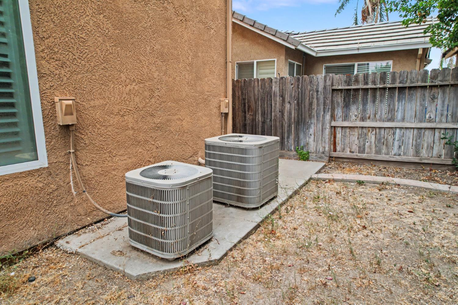 2226 Ryanlee Dr, Riverbank, CA 95367