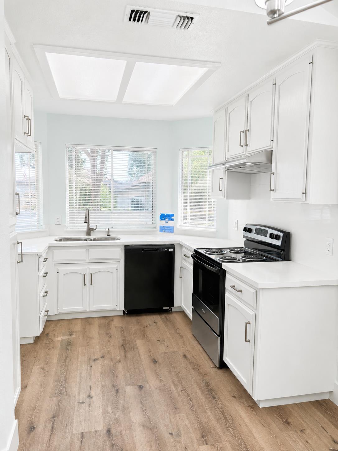 4706 W University Ave, Fresno, CA 93722