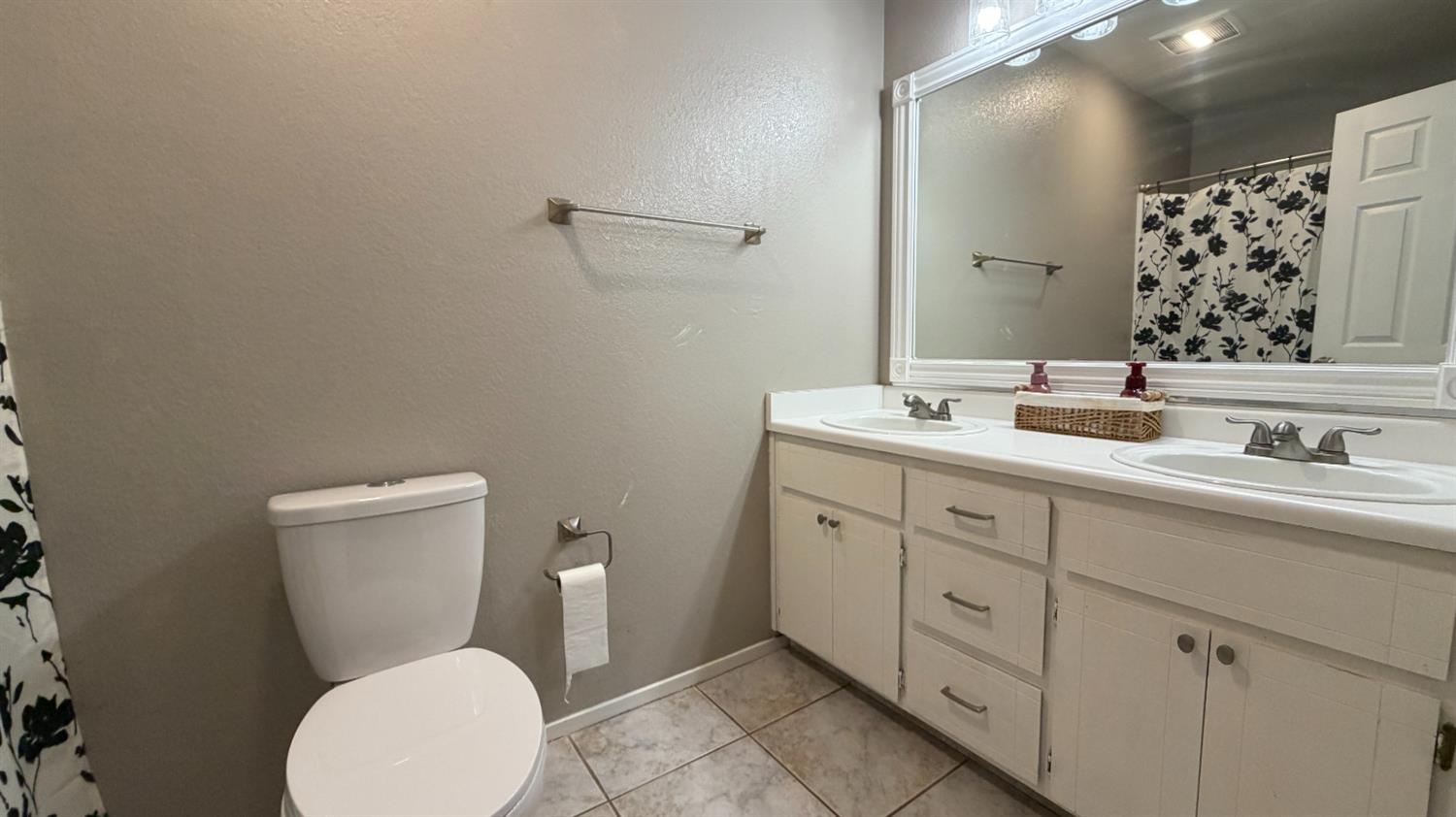 3405 Penny Ln, Modesto, CA 95354