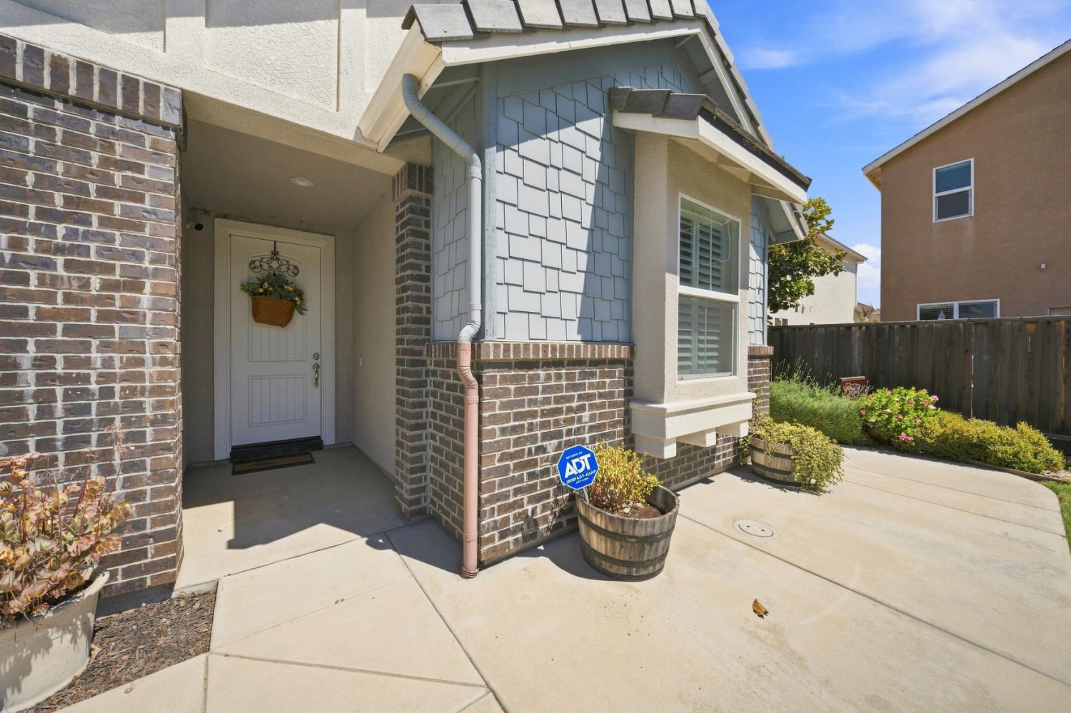 2725 Greenleaf St, Manteca, CA 95337
