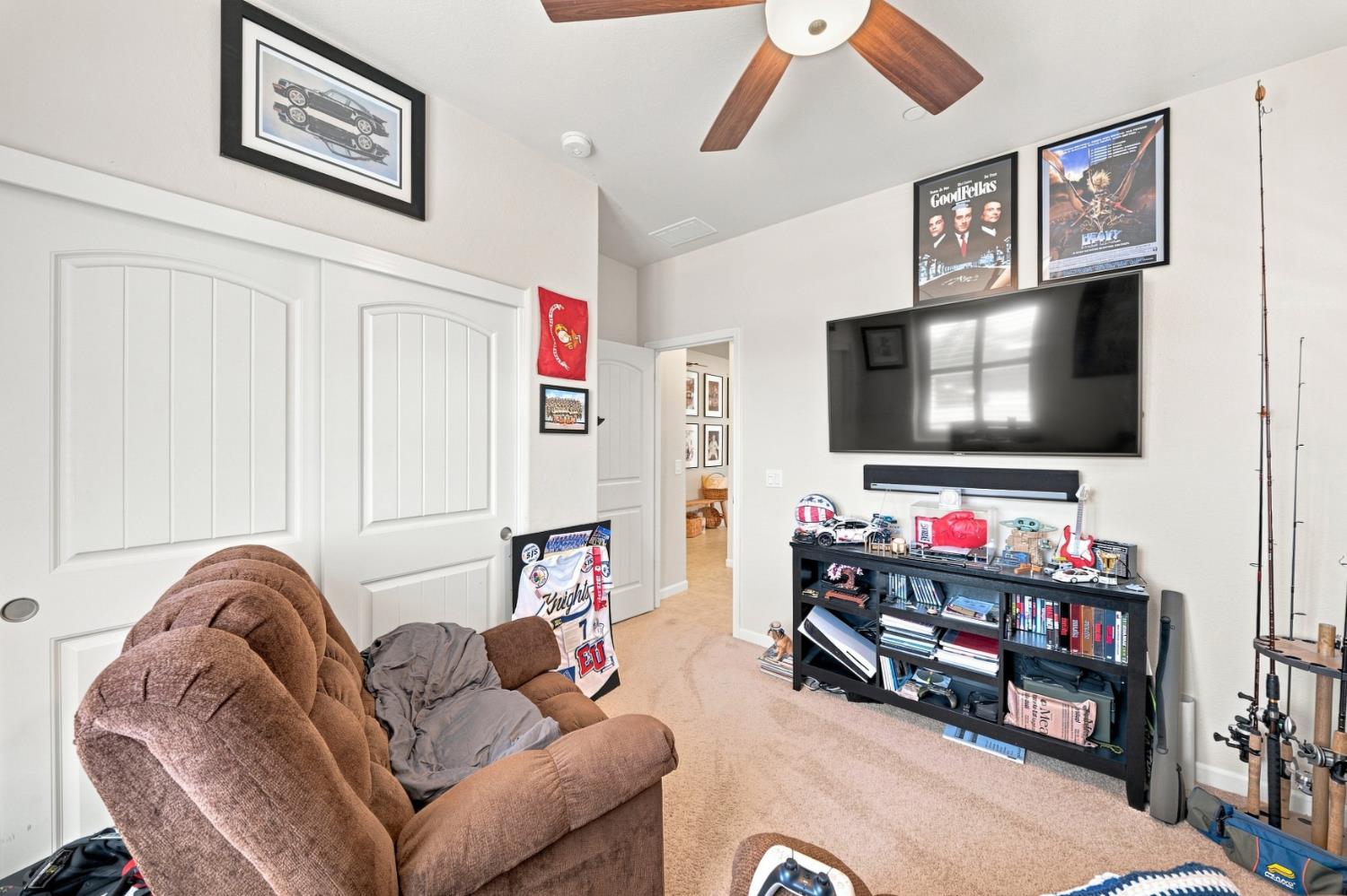 2725 Greenleaf St, Manteca, CA 95337