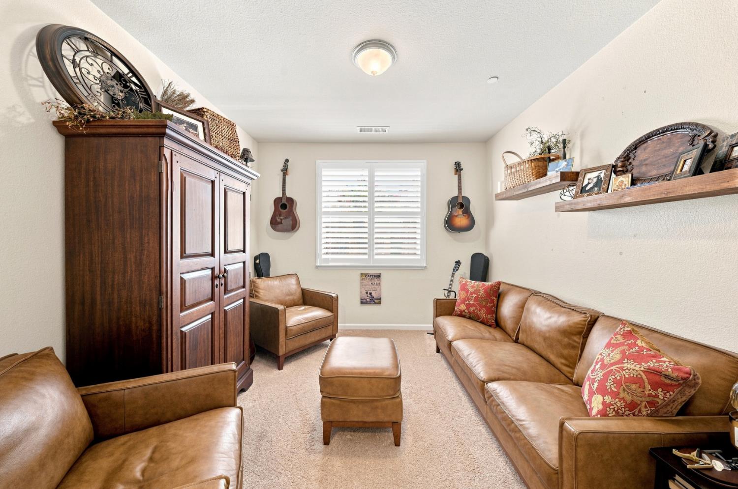 2725 Greenleaf St, Manteca, CA 95337