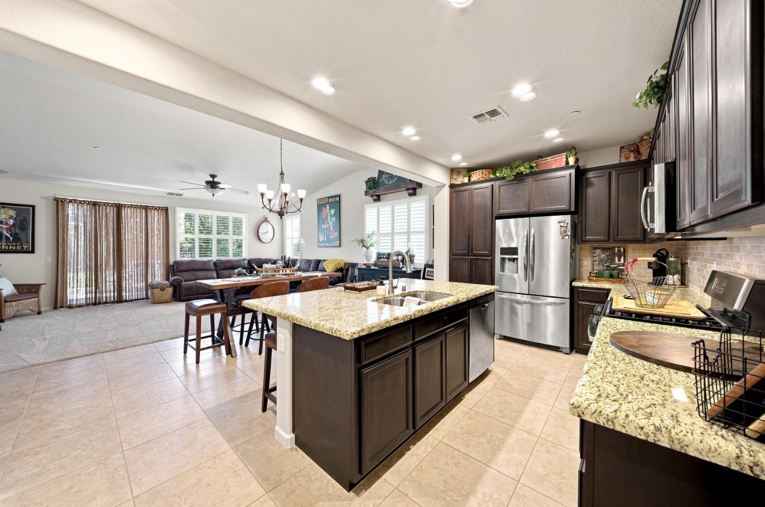 2725 Greenleaf St, Manteca, CA 95337