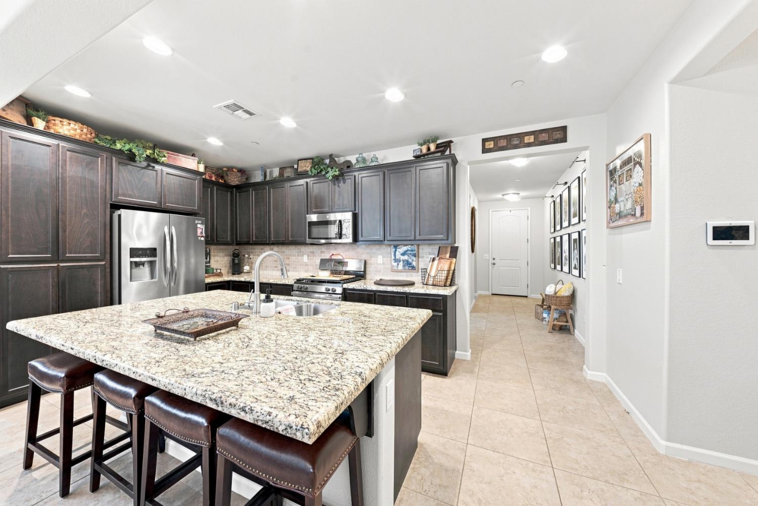 2725 Greenleaf St, Manteca, CA 95337