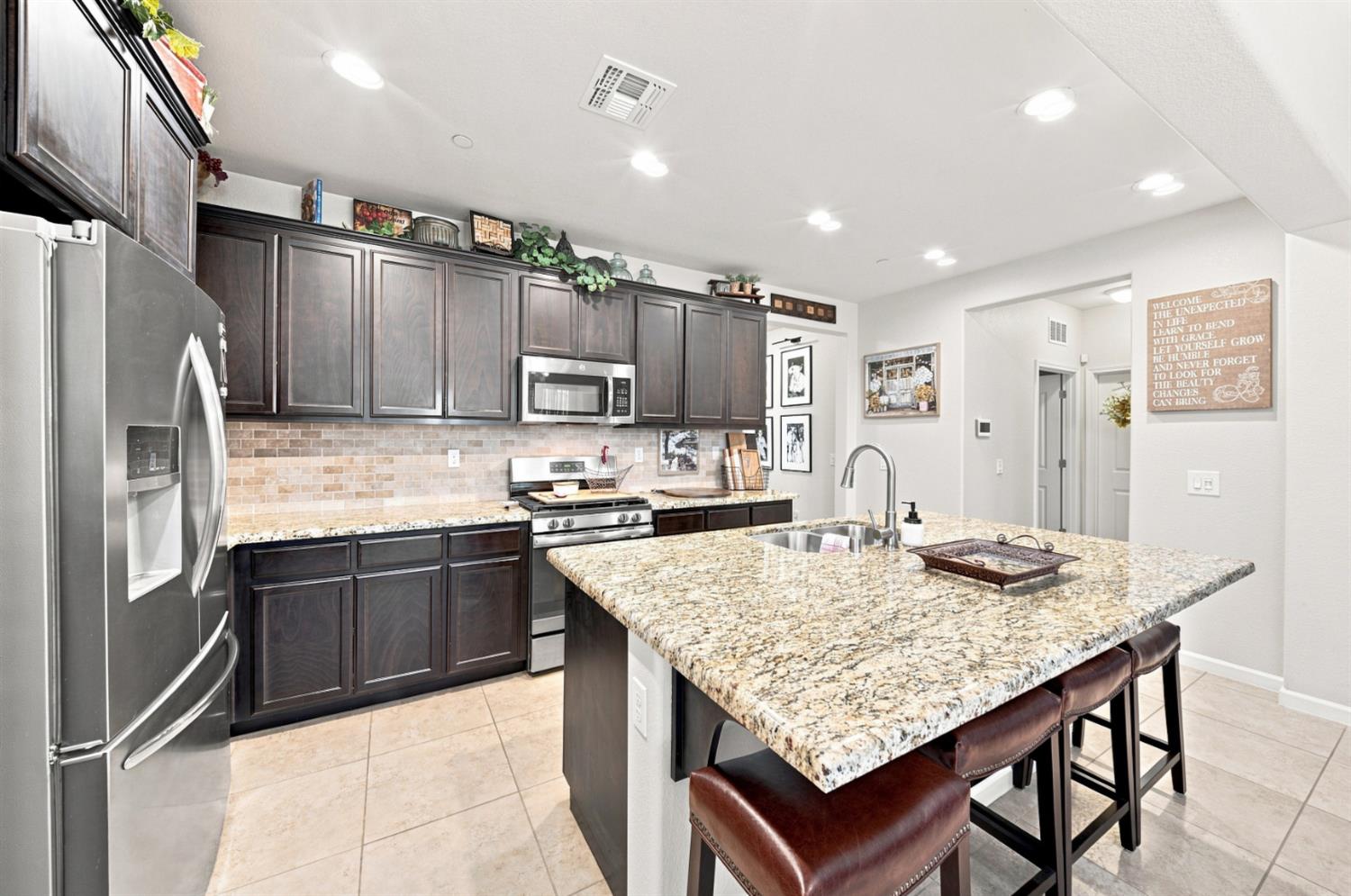 2725 Greenleaf St, Manteca, CA 95337