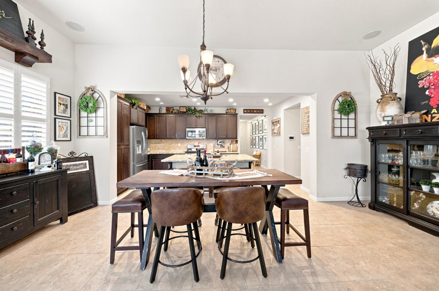 2725 Greenleaf St, Manteca, CA 95337
