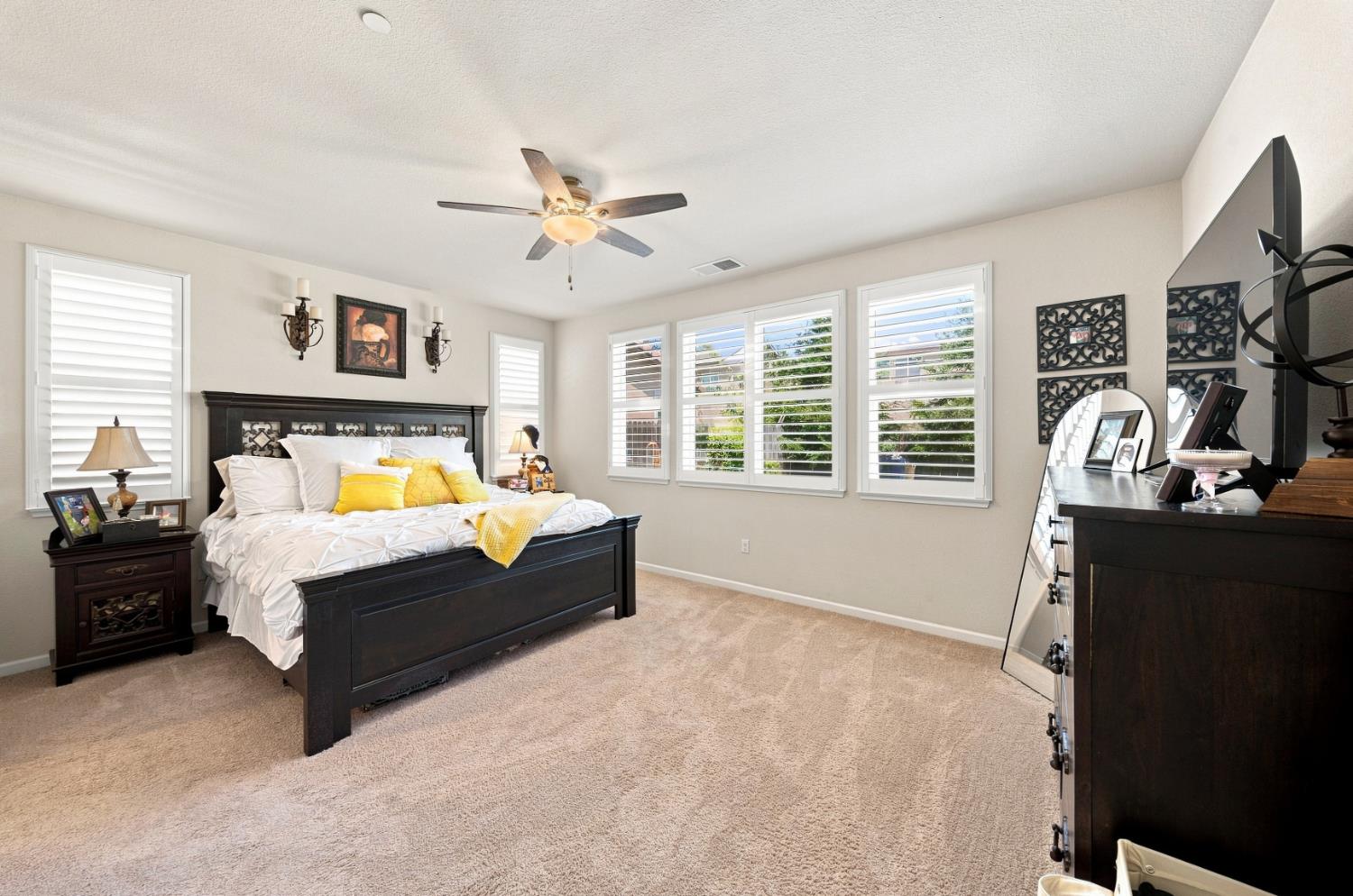 2725 Greenleaf St, Manteca, CA 95337
