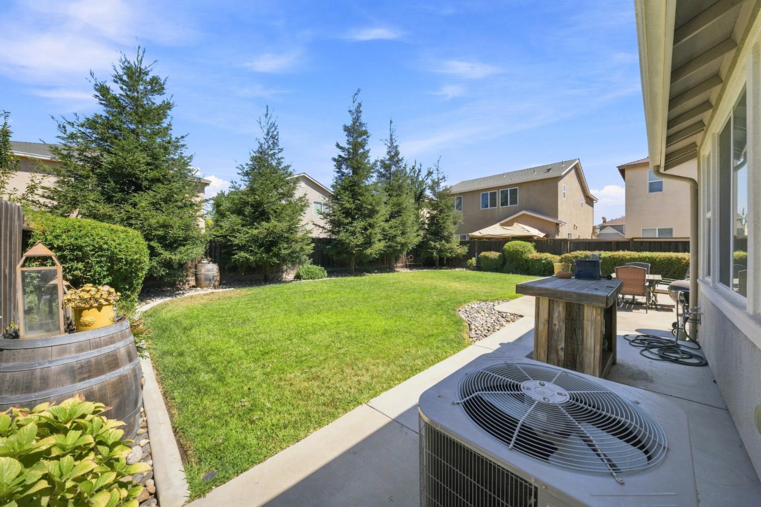 2725 Greenleaf St, Manteca, CA 95337